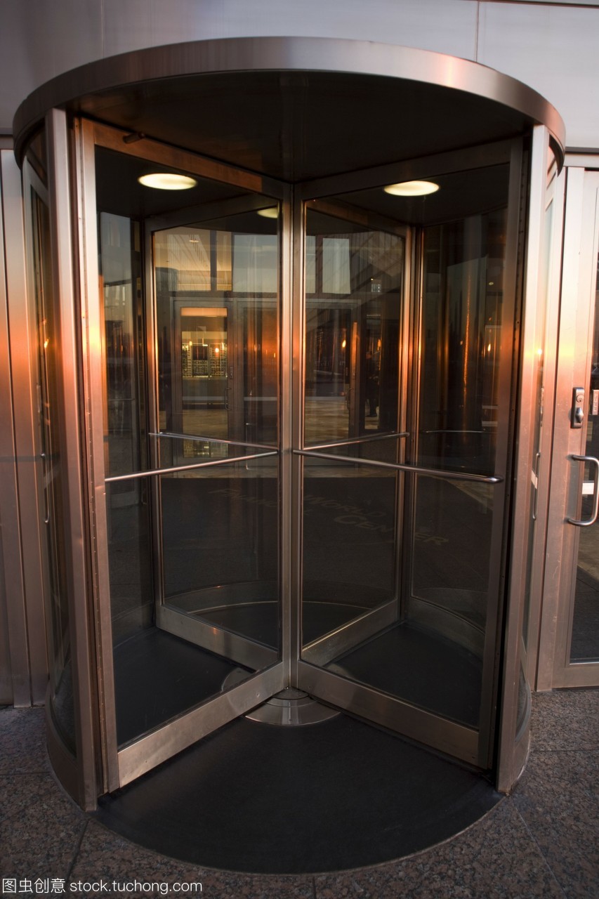 空的旋轉(zhuǎn)門